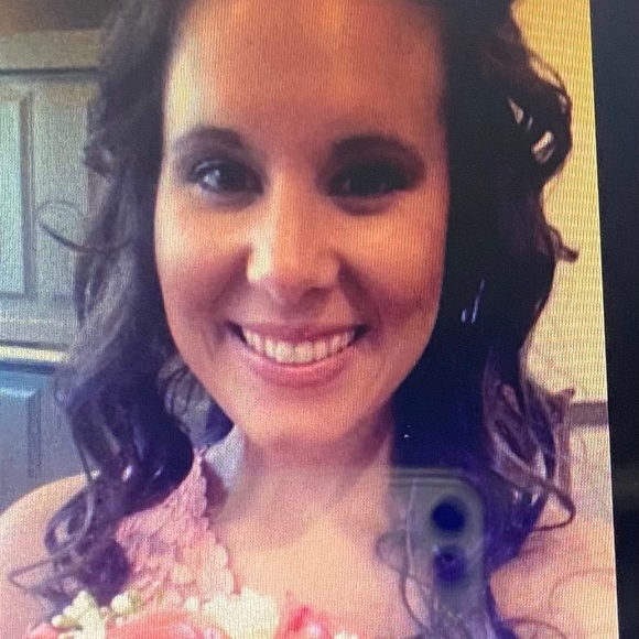 Meet your Posher, Stephanie - Picture 1 of 1